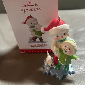 2015 Hallmark Keepsake "Chillin' Together" Snowman Family Ornament